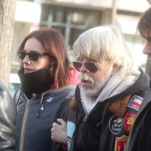 Lolita Séchan et son père le chanteur Renaud - Obsèques de Thierry Séchan frère du chanteur Renaud) au cimetière du Montparnasse à Paris le 16 janvier 2019.