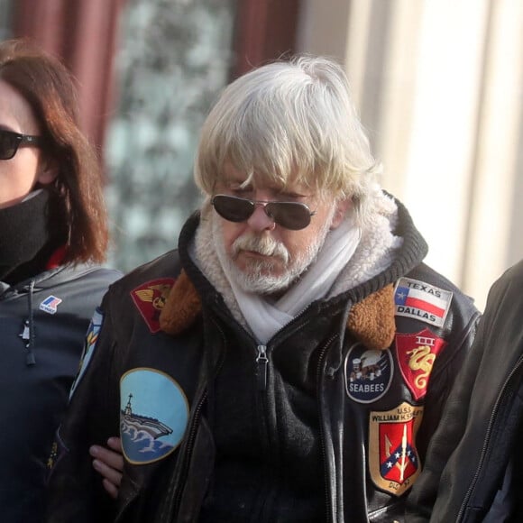 Lolita Séchan et son père le chanteur Renaud - Obsèques de Thierry Séchan frère du chanteur Renaud) au cimetière du Montparnasse à Paris le 16 janvier 2019.