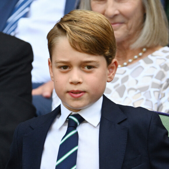 Le prince William, duc de Cambridge, et Catherine (Kate) Middleton, duchesse de Cambridge, avec le prince George de Cambridge dans les tribunes de la finale du tournoi de Wimbledon. © Ray Tang/Zuma Press/Bestimage 