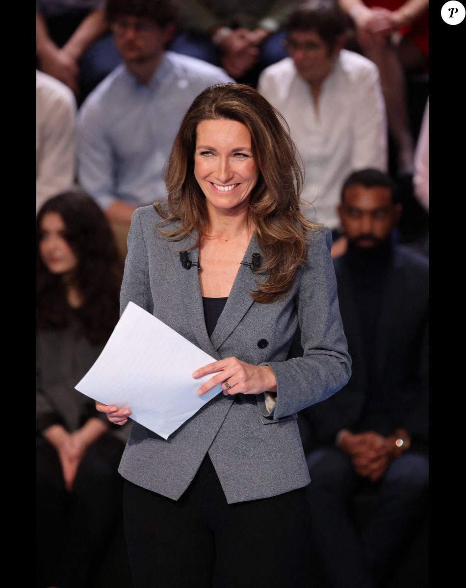 Anne-Claire Coudray - Les candidats à l'élection présidentielle sont sur le plateau de l'émission "La France face à la guerre" sur TF1 le 14 mars 2022. © Laurent Vu / Pool / Bestimage