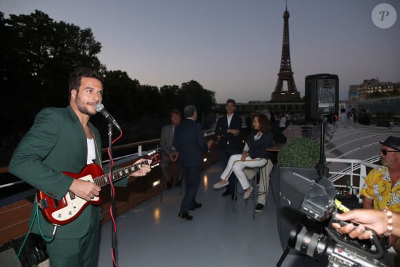 Thierry Chassagne reçoit les insignes de Chevalier dans l'Ordre de la Légion d'Honneur des mains de Lévon Sayan sur le bateau "Le Paris" au port Debilly dans le quartier de Chaillot du 16ème arrondissement de Paris, France, le 13 juin 2022. © Bertrand Rindoff/Bestimage 