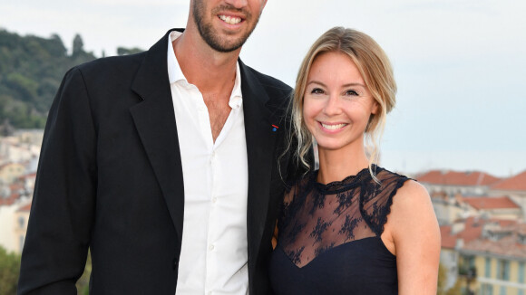 Alain Bernard bientôt papa pour la première fois : Faustine dévoile son baby bump, superbes photos