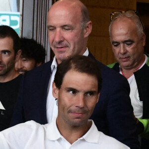 Rafael Nadal - Rafael Nadal et son clan quittent le Grand Hôtel à Paris pour rejoindre le Bourget et prendre un jet privé au lendemain de sa 14 ème victoire à Roland-Garros. Paris le 6 juin 2022