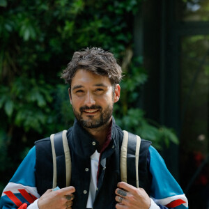 Le chanteur Jérémy Frérot arrive à l'enregistrement de l'émission "Vivement Dimanche" au studio Gabriel à Paris, France, le 20 avril 2021, présentée par Michel Drucker et diffusée le 9 mai 2021. © Christophe Clovis/Bestimage 