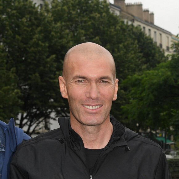 Zinédine Zidane avec ses coéquipiers Robert Pirès et Martin Djetou - À l'occasion du 20ème anniversaire de la victoire des Bleus en Coupe du monde, l'ex-entraîneur du Real Madrid inaugure un terrain pour les jeunes à côté du Stade de France le "playground ZZ 10", à Saint-Denis, Seine Saint-Denis, France. © Bestimage