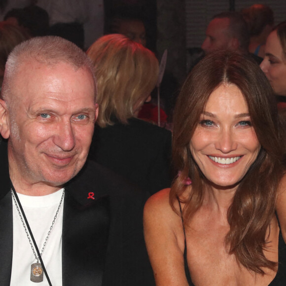 Jean-Paul Gaultier (Ambassadeur du Sidaction) et Carla Bruni Sarkozy - 19ème "Diner de la Mode" au bénéfice de Sidaction au Pavillon Cambon Capucines dans le cadre de la Fashion Week de Paris, France. Le 7 juillet 2022. © Olivier Borde-Bertrand Rindoff Petroff / Bestimage 