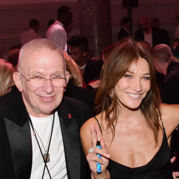 Jean-Paul Gaultier, Carla Bruni-Sarkozy et son mari Nicolas Sarkozy - 19ème "Diner de la Mode" au bénéfice de Sidaction au Pavillon Cambon Capucines dans le cadre de la Fashion Week de Paris, France. Le 7 juillet 2022. © Rachid Bellak / Bestimage 