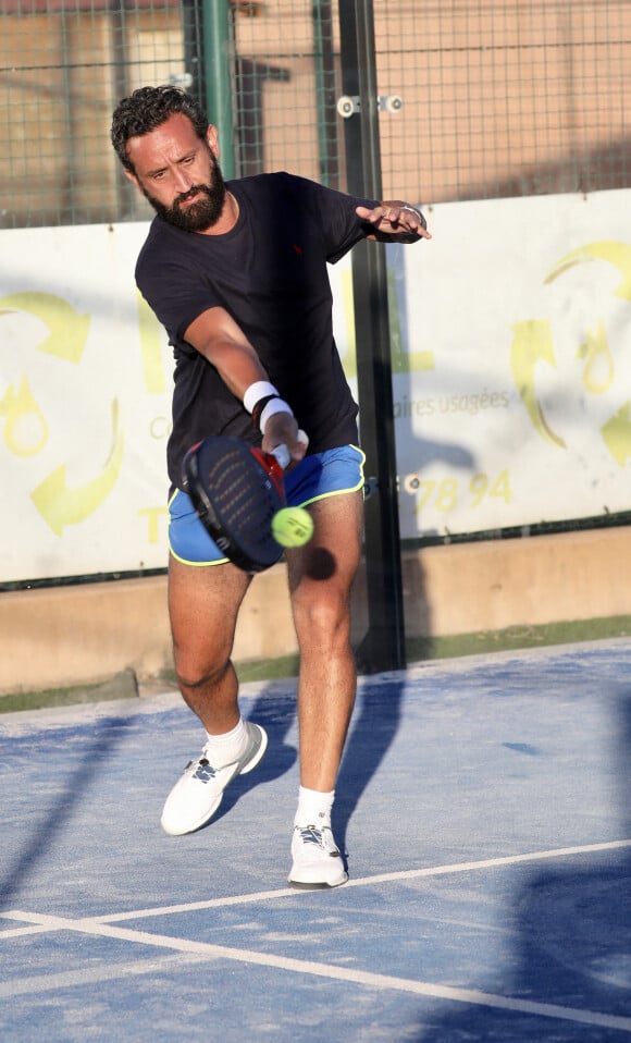 Exclusif - Cyril Hanouna fait le show sur un terrain de padel lors des qualifications du tournoi P1000 du Tennis Club Toulonnais, à La Valette-du-Var. © Luc Boutria / Nice Matin / Bestimage