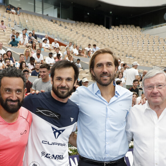 Sébastien Grosjean,Cyril Hanouna,Benjamin Tison, Arnaud Di Pasquale, Guest, Gilles Moreton - Rencontre d'exhibition sur le central de Roland-Garros, Cyril Hanouna et Benjamin Tison contre Arnaud Clément et Sylvain Wiltord lors du premier Padel Major organisé par la Fédération Française de Tennis en collaboration avec Qatar Sports Investments (QSI) et sous la gouvernance de la Fédération International de Padel (FIP) à Paris le 17 juillet 2022. © Marc Ausset-Lacroix/Bestimage