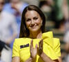 Catherine (Kate) Middleton, duchesse de Cambridge, remet le trophée à E.Rybakina après la finale dame du tournoi de Wimbledon au All England Lawn Tennis and Croquet Club à Londres, Royaume Uni. 