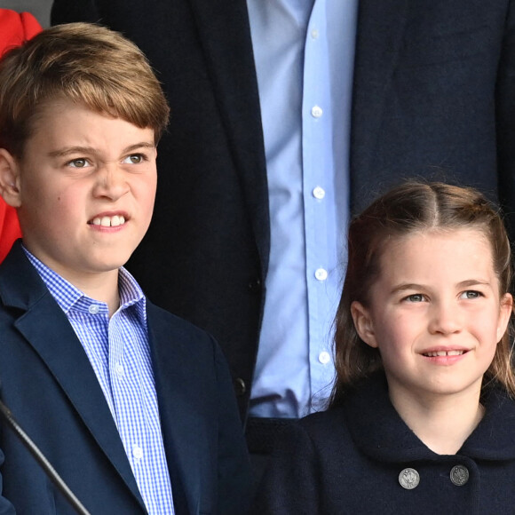 Le prince George de Cambridge et la princesse Charlotte de Cambridge en visite au château de Cardiff, Royaume Uni, le 4 juin 2022, à l'occasion du jubilé de platine de la reine d'Angleterre. 