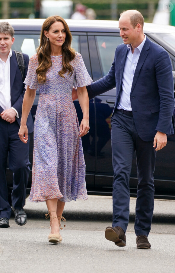 Le prince William, duc de Cambridge, et Catherine (Kate) Middleton, duchesse de Cambridge, lors d'une visite à la toute première journée du comté de Cambridgeshire à l'hippodrome July à Newmarket, Royaume Uni, le 23 juin 2022. 