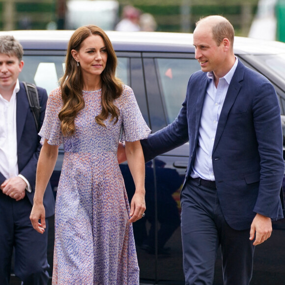 Le prince William, duc de Cambridge, et Catherine (Kate) Middleton, duchesse de Cambridge, lors d'une visite à la toute première journée du comté de Cambridgeshire à l'hippodrome July à Newmarket, Royaume Uni, le 23 juin 2022. 