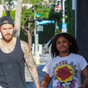 Christina Milian fait du shopping avec sa fille Violet et son mari Matt Pokora (M. Pokora) à Los Angeles le 6 avril 2022.