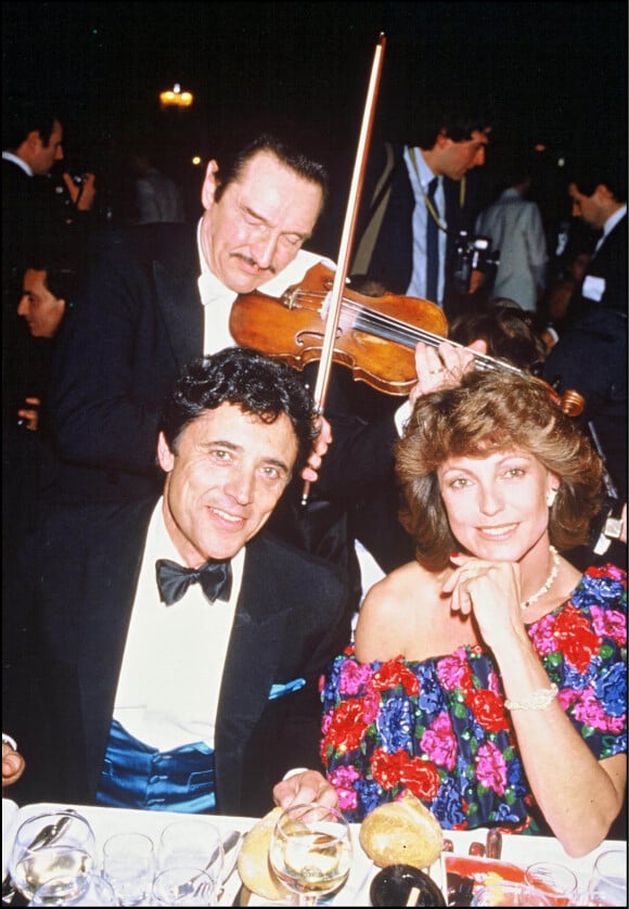 Sacha Distel et Chantal Nobel au Lido de Paris en 1985.