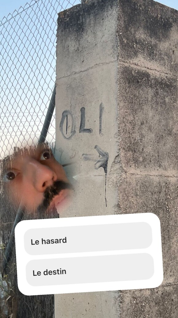 BigFlo a eu la surprise de retrouver le mot Oli sur un mur, loin de son frère. @ Instagram