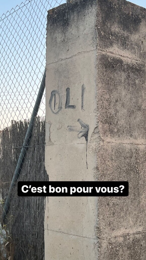 BigFlo a eu la surprise de retrouver le mot Oli sur un mur, loin de son frère. @ Instagram
