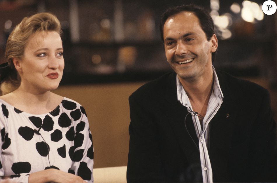 En France, à Paris, Pauline LAFONT et Jean-Pierre BACRI sur le plateau ...