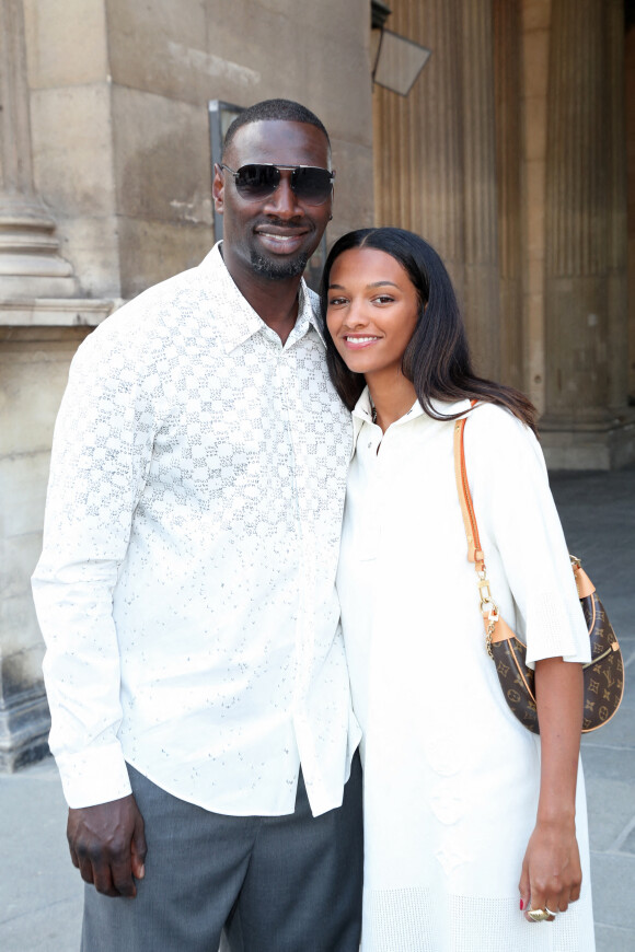 Omar Sy et sa fille Selly lors du défilé de mode Homme printemps-été 2023 Louis Vuitton dans la cour Carrée du Louvre à Paris, France, le 23 juin 2022. © Bertrand Rindoff/Bestimage 