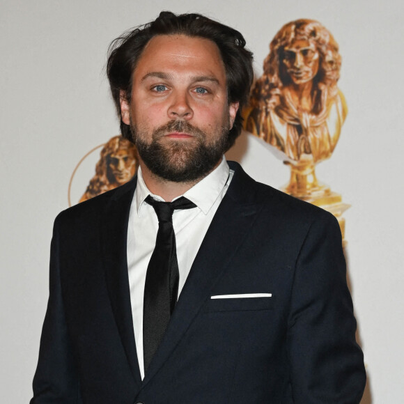 Arthur Jugnot au photocall de la 33ème cérémonie des Molières aux Folies Bergère à Paris le 30 mai 2022. © Coadic Guirec / Bestimage 