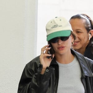 Hailey Bieber Baldwin se rend dans une clinique de soins de la peau à Los Angeles le 14 juillet 2022. 