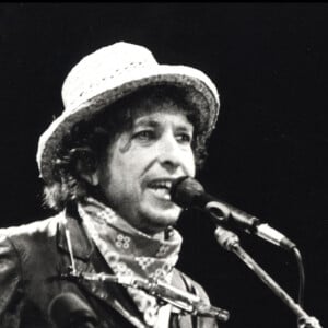 Archives - Bob Dylan sur scène lors d'un concert en Belgique le 7 juin 1984