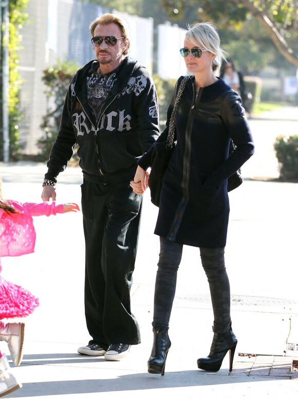 Johnny et Laeticia Hallyday font du shopping avec leurs filles Jade et Joy a Pacific Palisades, Los Angeles le 14 fevrier 2013. 