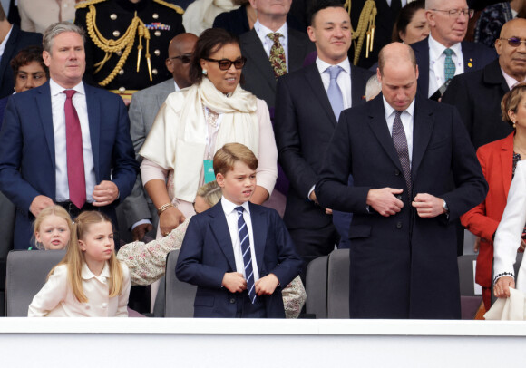 La princesse Charlotte, le prince George et le prince William, duc de Cambridge - La famille royale d'Angleterre lors de la parade devant le palais de Buckingham, à l'occasion du jubilé de la reine d'Angleterre. Le 5 juin 2022 