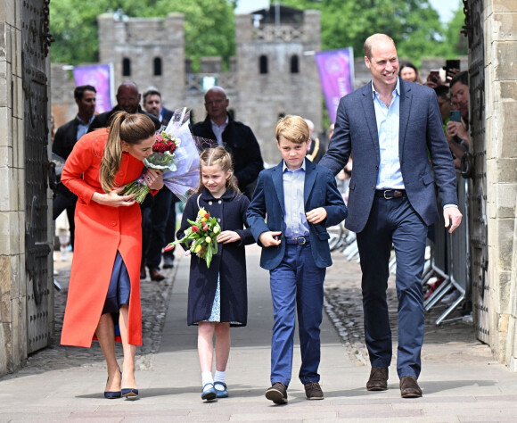 Le prince William, duc de Cambridge, et Catherine (Kate) Middleton, duchesse de Cambridge, accompagnés de leurs enfants, le prince George de Cambridge et la princesse Charlotte de Cambridge en visite au château de Cardiff, Royaume Uni, le 4 juin 2022, à l'occasion du jubilé de platine de la reine d'Angleterre. 