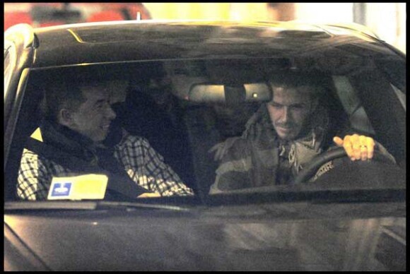 David Beckham et des amis à la sortie d'un restaurant à Milan