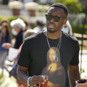 Dadju arrive sur le plateau de l'émission de Canal plus Laurent Weil La rencontre de cinéma dans les jardins du Grand Hotel de Cabourg Festival du film de Cabourg 35ème édition des journées romantiques, samedi 12 juin 2021. © Christophe Aubert via Bestimage