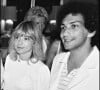 Michel Berger et sa femme France Gall à une soirée blanche chez Eddie Barclay dans sa villa de Saint-Tropez en 1980.
