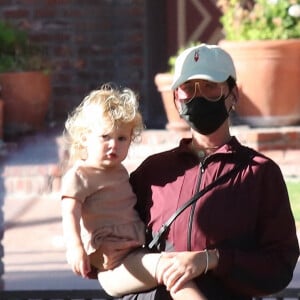 Katy Perry s'amuse avec sa fille Daisy dans un parc à Beverly Hills le 25 juillet 2022.