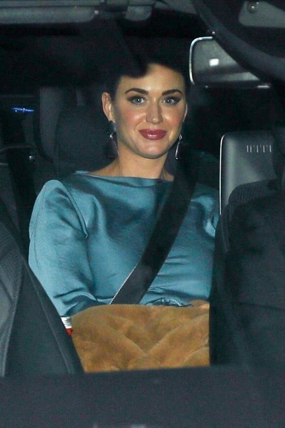 Orlando Bloom et sa compagne Katy Perry quittent le restaurant "Mother Wolf" à Los Angeles, le 14 janvier 2022.