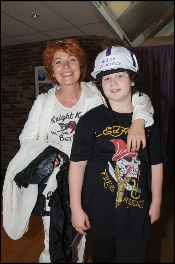 Véronique Genest et son fils - Prix du président de la répiblique en partenariat avec Action Innocence, le 15 juin 2008.