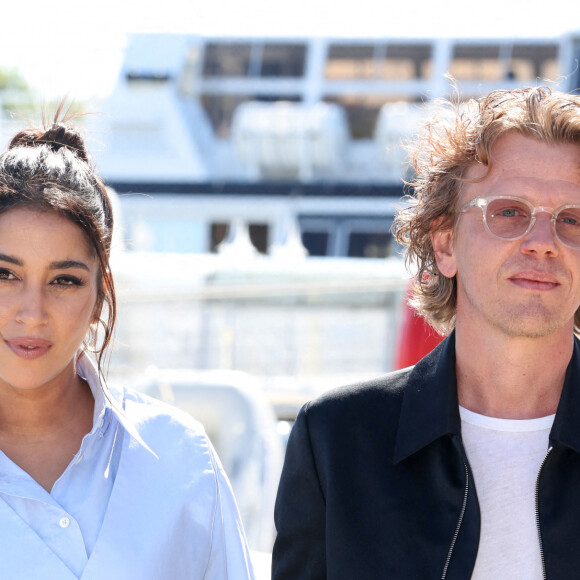 Leïla Bekhti et Alex Lutz - "La vengeance au triple galop" - Photocall lors du Festival de la Fiction de La Rochelle. Le 17 septembre 2021 © Jean-Marc Lhomer / Bestimage