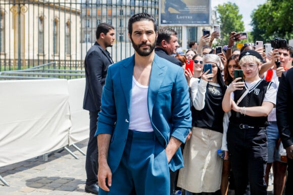 Tahar Rahim - Arrivées au défilé de mode Homme printemps-été 2023 Louis Vuitton dans la cour Carrée du Louvre à Paris, France, le 23 juin 2022. © Veeren-Clovis/Bestimage 