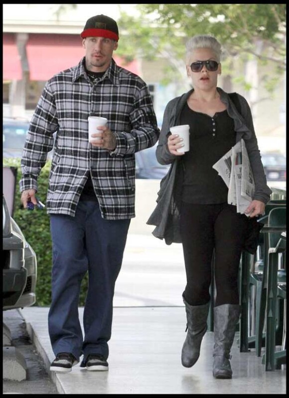 Pink et son mari se font un petit-déjeuner à Los Angeles