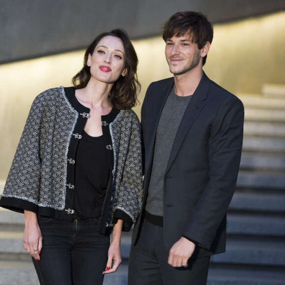 Gaspard Ulliel et sa compagne Gaëlle Pietri - People au Photocall du défilé Chanel Croisière "Paris-Séoul" au Dongdaemun Design Plaza de Séoul le 4 mai 2015 