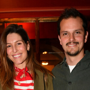 Exclusif - Juan Arbelaez et sa femme Laury Thilleman (Miss France 2011) - Générale du chanteur Amir Haddad, seul-en-scène dans la pièce "Sélectionné" mise en scène par S. Suissa au théâtre Edouard VII à Paris le 28 mars 2022. © Veeren/Bestimage Sélectionné, texte de M. Elya, raconte l'incroyable histoire du nageur Alfred Nakache, dont une piscine parisienne porte le nom dans le XXème arrondissement. Cet athlète a été plusieurs fois champion de France avant et après sa déportation à Auschwitz car de confession juive. © Veeren/Bestimage 