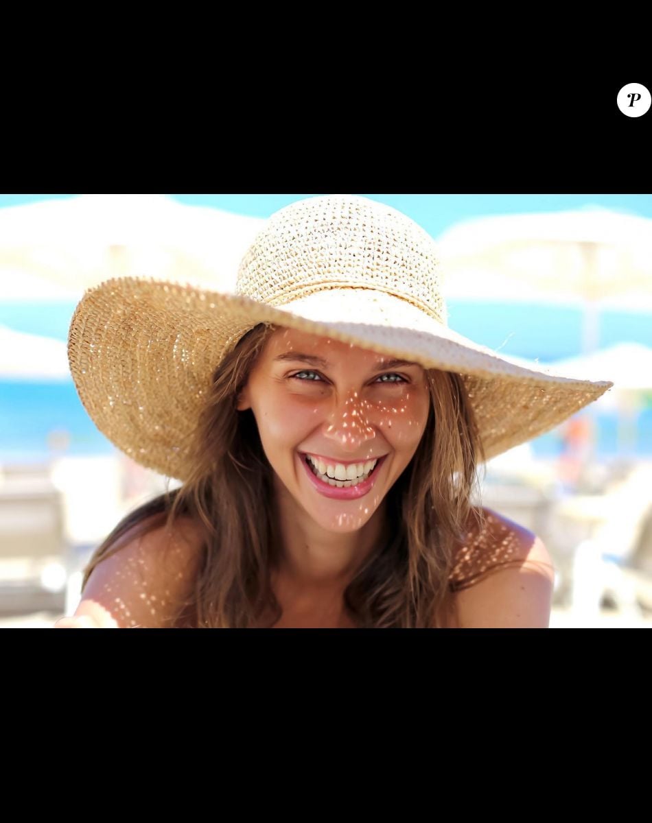 oph-lie-meunier-divine-en-maillot-de-bain-d-collet-vacances-glamour