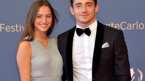 Charles Leclerc en couple : doux baiser avec la sublime Charlotte pendant leurs vacances de rêve