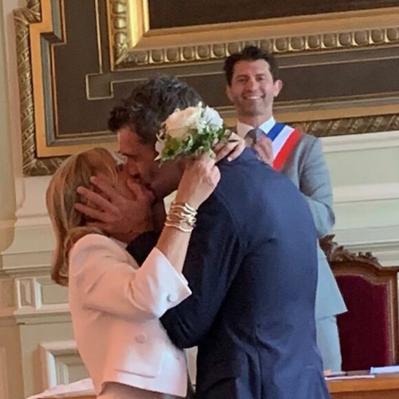 Mariage de Karin Viard et Manuel Herrero, à Paris. Juin 2022. Photo partagée par l'actrice sur Instagram.