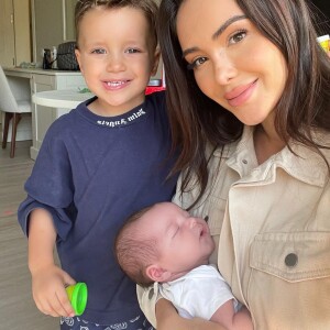 Nabilla Benattia avec ses fils Milann et Leyann