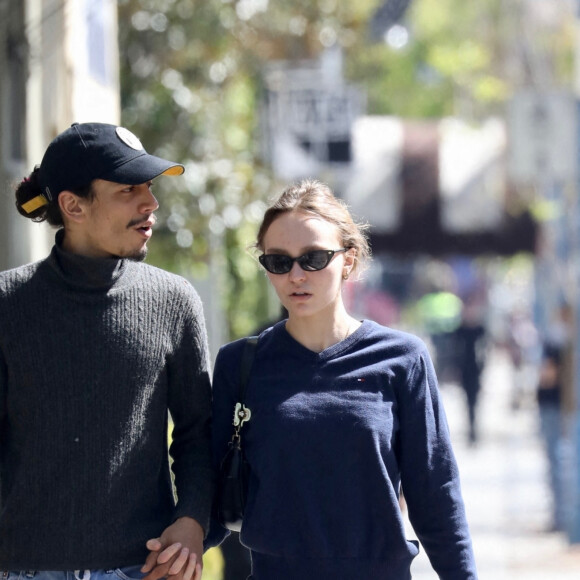 Exclusif - Lily-Rose Depp et son nouveau compagnon Yassine Stein vont prendre leur petit-déjeuner à West Hollywood le 7 mars 2022.