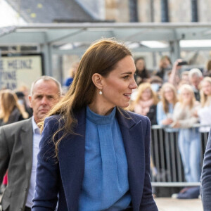 Le prince William, duc de Cambridge, et Kate Catherine Middleton, duchesse de Cambridge, à leur arrivée à l'université de Glasgow. Le couple princier est venu discuter de santé mentale et de bien-être avec les étudiants pendant la Semaine de sensibilisation à la santé mentale. Le 11 mai 2022 