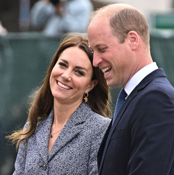 Le prince William, duc de Cambridge, et Catherine (Kate) Middleton, duchesse de Cambridge, assistent à l'ouverture officielle du mémorial Glade of Light à Manchester, Royaume Uni, le 10 mai 2022.