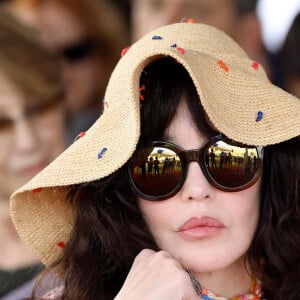 Exclusif - Isabelle Adjani (top Giambattista Valli, bague Fadia Otte, lunettes de soleil Chanel) - Inauguration de l'hôpital Mère-Enfant de Bingerville (une banlieue d'Abidjan) financé par la fondation "Children of Africa" en Côte d'Ivoire, le 16 mars 2018. Créée par Madame D. Ouattara, (aujourd'hui Première Dame de Côte d'Ivoire), la Fondation "Children of Africa" est une organisation non gouvernementale reconnue d'utilité publique. Son principal objectif est de prendre soin des enfants les plus démunis du continent africain, et de leur permettre d'accéder à de meilleures conditions de vie, grâce à des actions sociales constantes. La Fondation intervient dans les domaines de la santé, de l'éducation et du social en Côte d'Ivoire et dans 10 autres pays d'Afrique, dans lesquels elle subventionne des centres d'aide à l'enfance. © Dominique Jacovides/Bestimage 