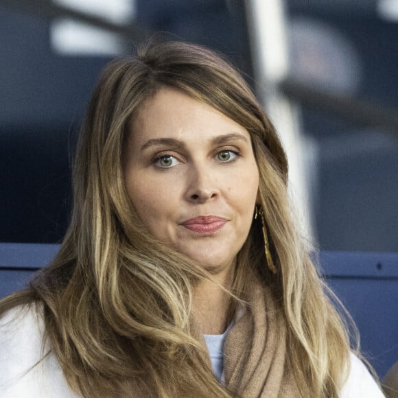 Ophélie Meunier assiste dans les tribunes sous haute protection policière au match du PSG face à Lorient (5-1) au Parc des Princes à Paris le 3 avril 2022. © Agence/Bestimage