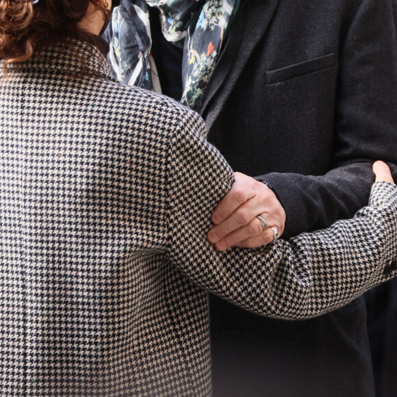 Lola Zidi-Rénier et Jean-Luc Reichmann - Arrivées aux obsèques de Yves Rénier en l'église Saint-Pierre de Neuilly-sur-Seine. Le 30 avril 2021  